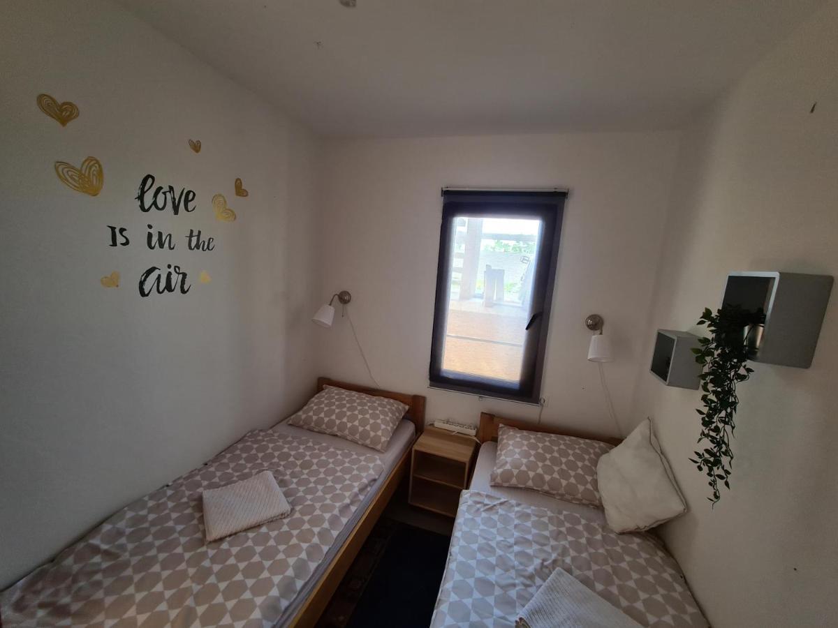 Apartmani Bellevue Vir Exteriér fotografie